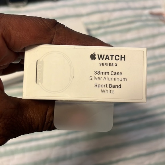 Series 3 Apple Watch 38 mm Case black sports band excellent condition box includ - Picture 10 of 16